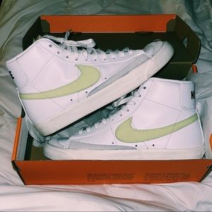 Nike W Blazer Mid ‘77 Size 10.5